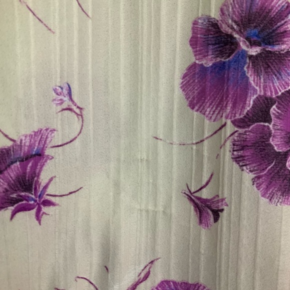 Petite Concepts - Cream Purple Pansies - Picture 3 of 6